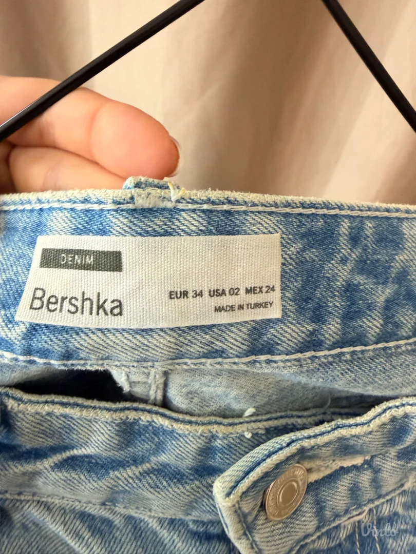 Bershka farmerke sa perjem