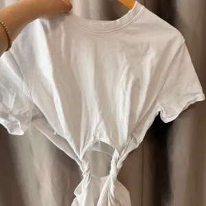Zara bela majica