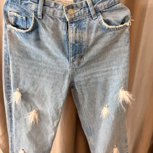 Bershka farmerke sa perjem