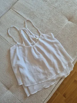 Bershka beli letnji top