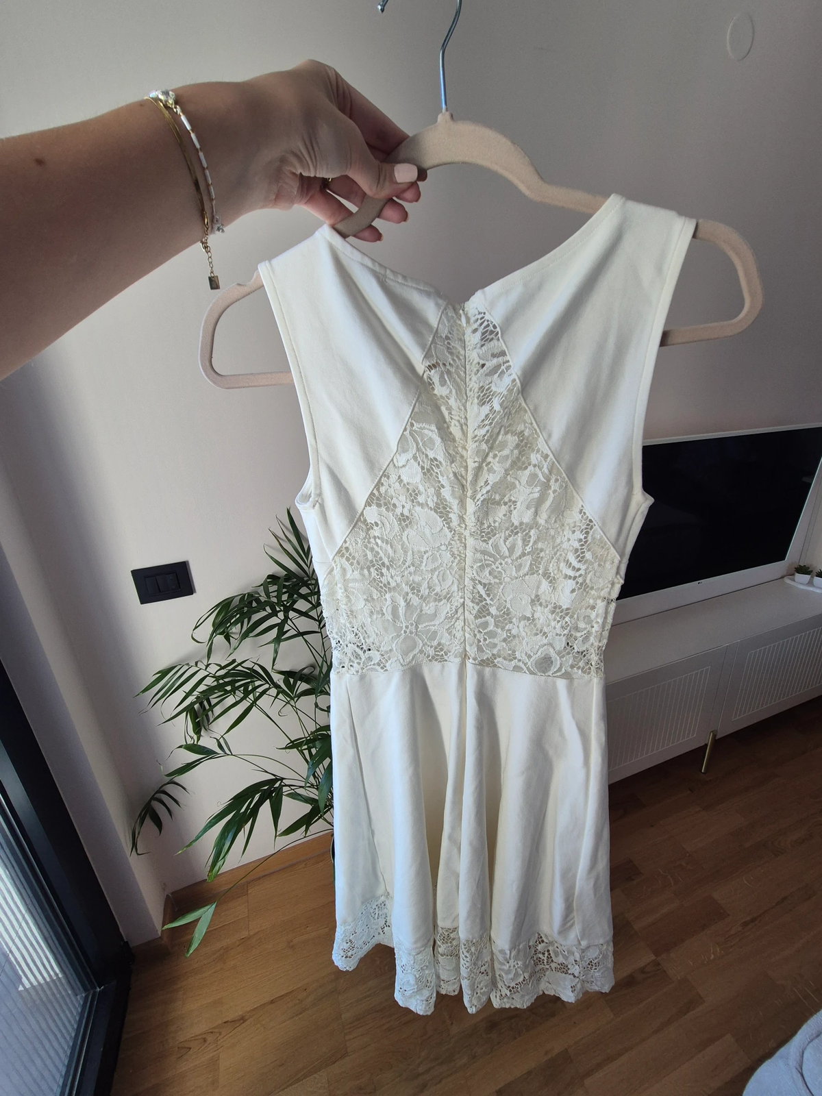 Tally Weijl elegantna bela haljinica