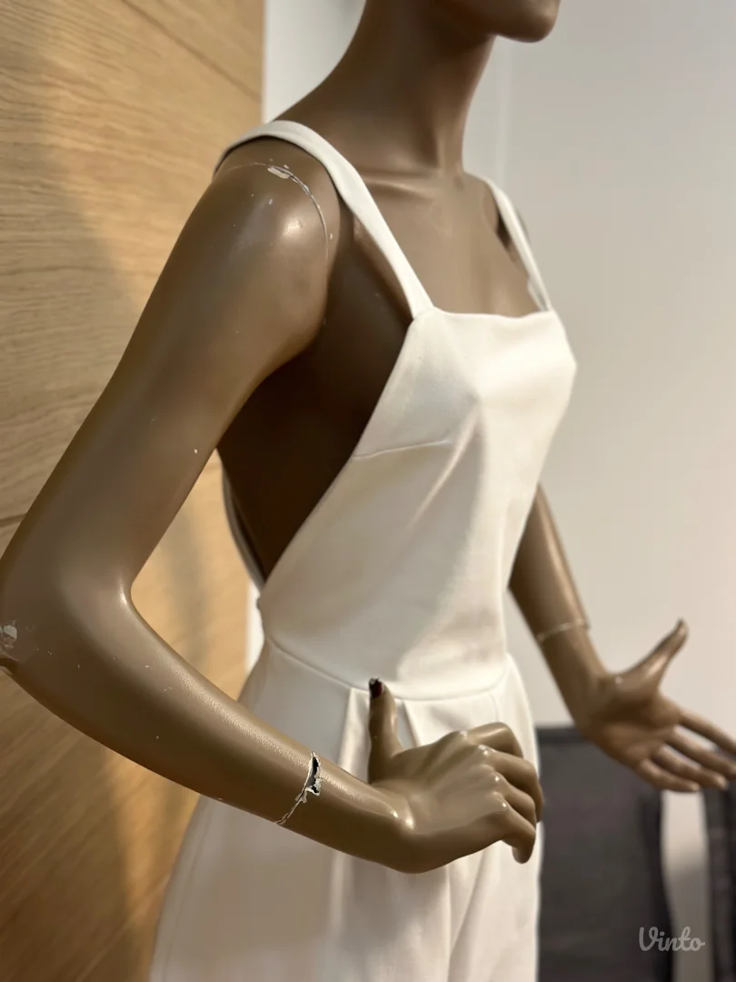 Brutalan beli kombinezon