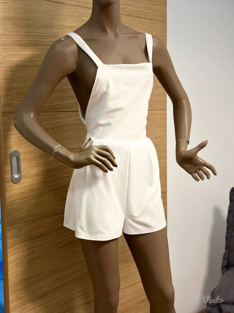 Brutalan beli kombinezon