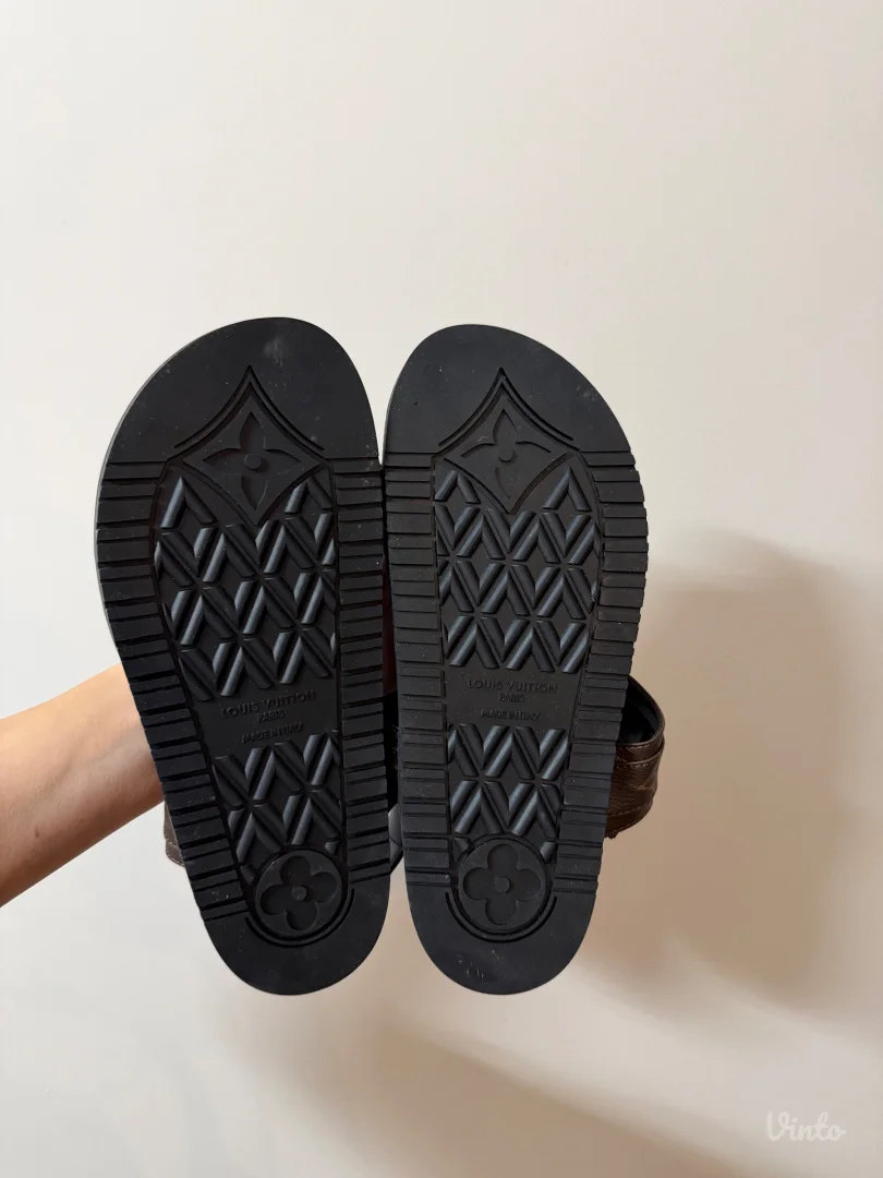 Louis Vuitton preslatke sandale