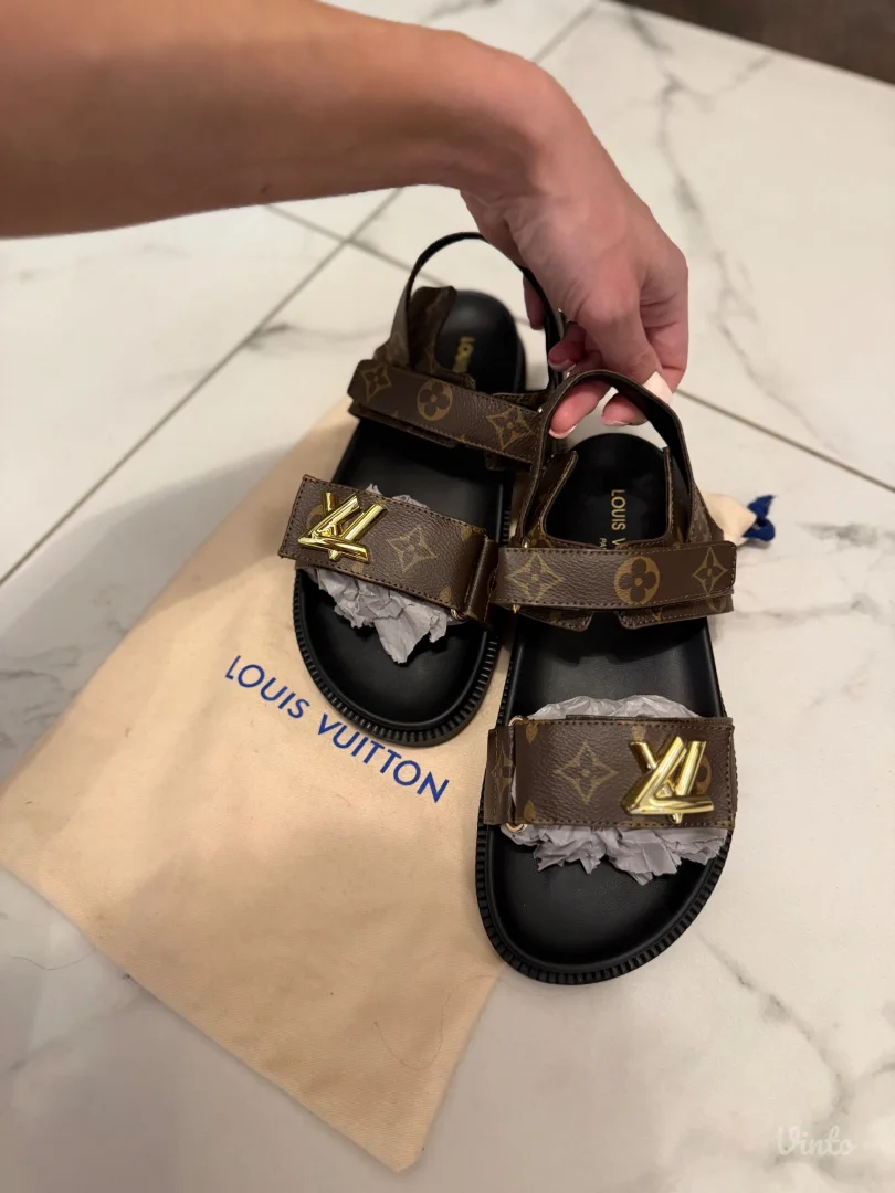 Louis Vuitton preslatke sandale