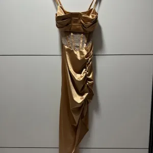 Potpuno nova haljina