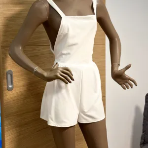 Brutalan beli kombinezon