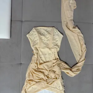 Prelepa svečana haljinica