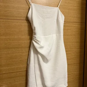 Zara prelepa haljina