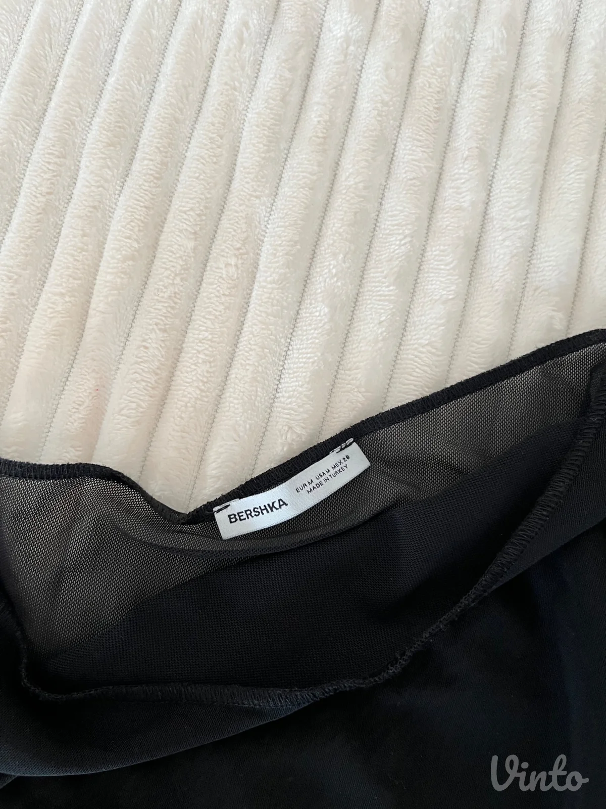 Crna mrezasta bluza