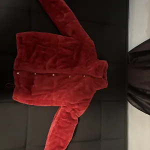 Prelepa Crvena Bunda