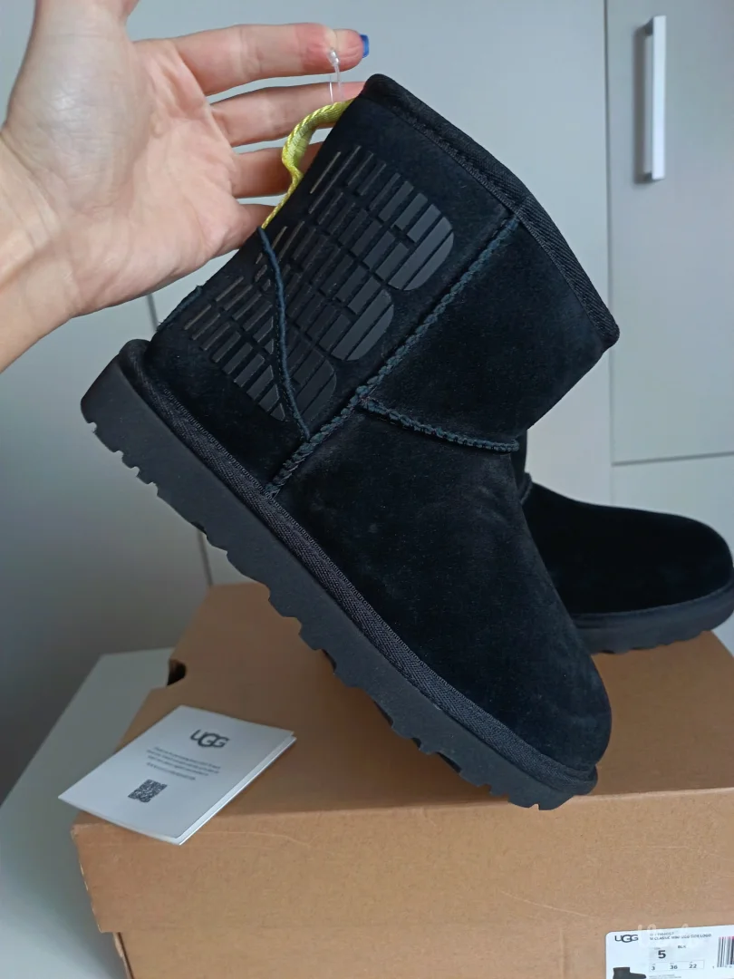 Nove uGG cizme