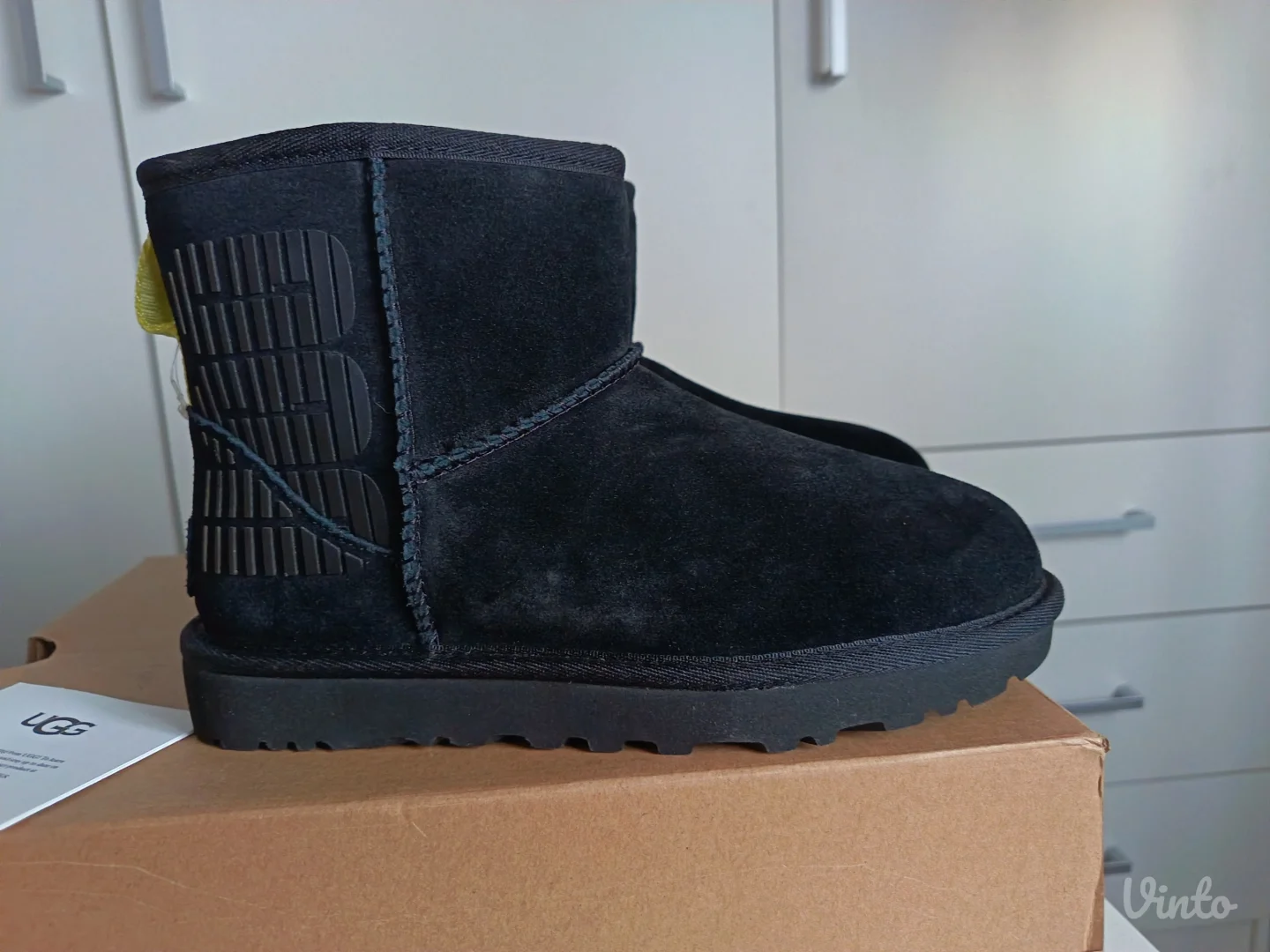 Nove uGG cizme