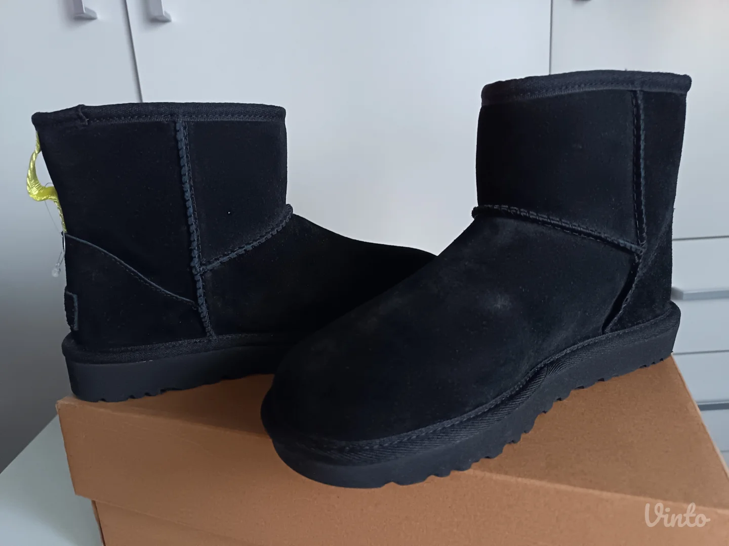 Nove uGG cizme