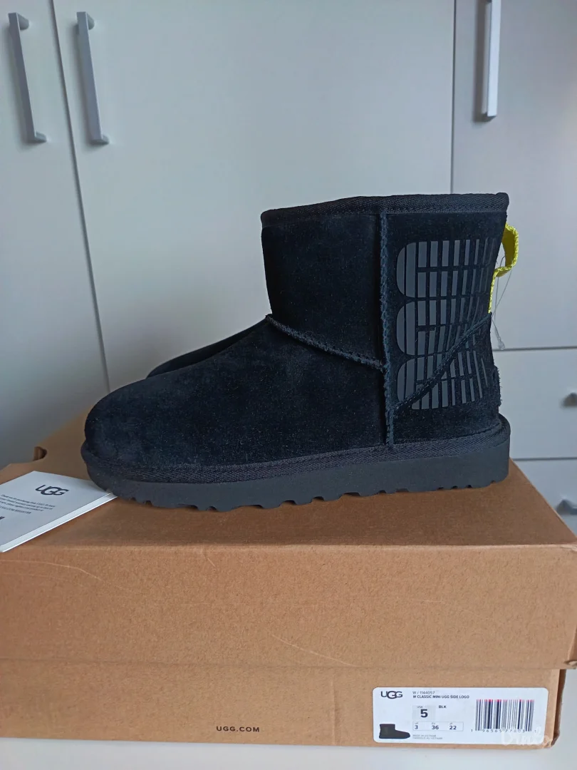 Nove uGG cizme
