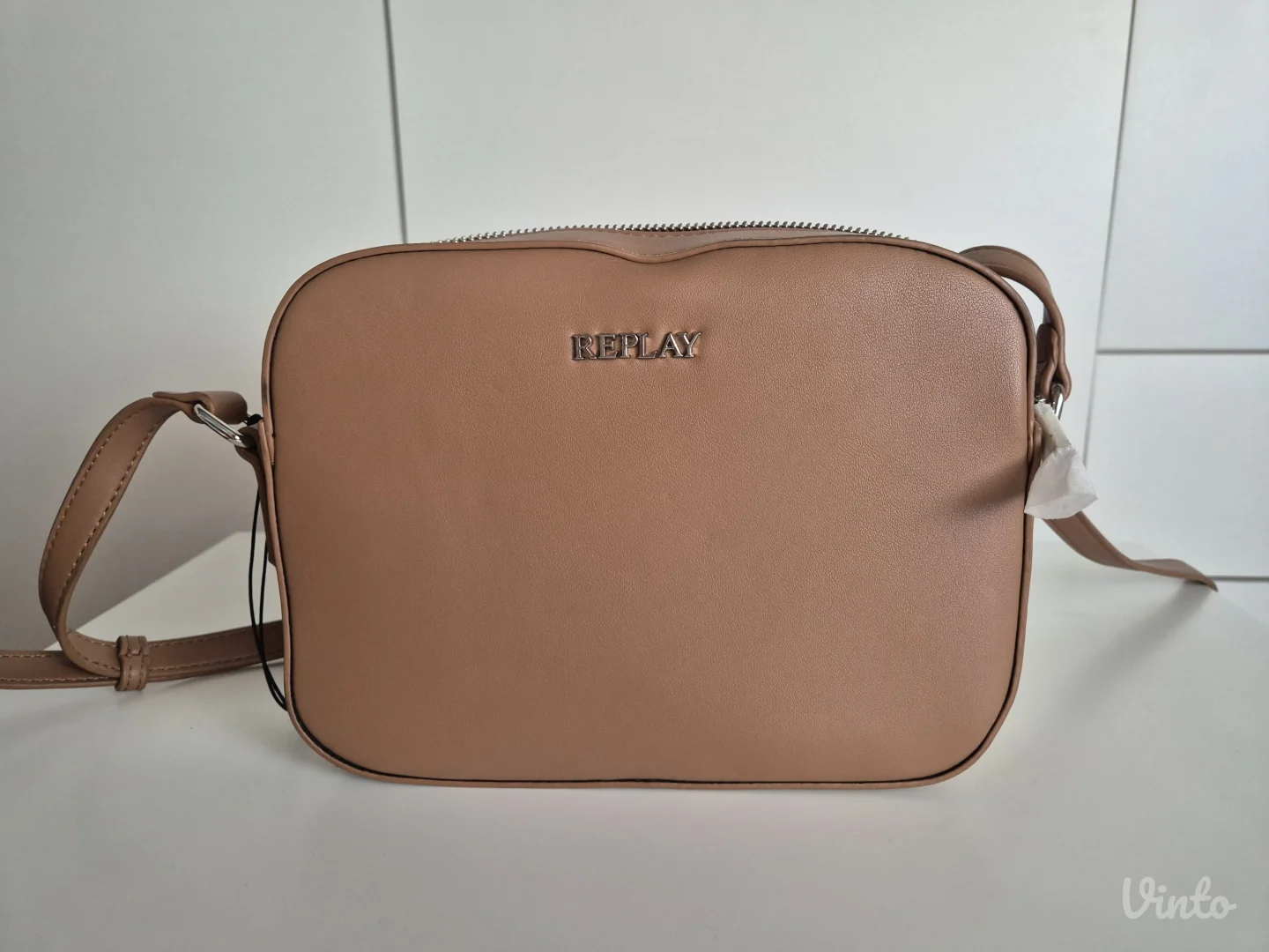 Replay torbica sa etiketom