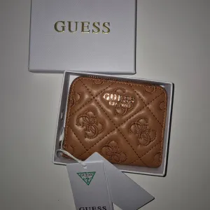 Guess novcanik. Original