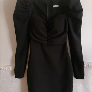 Svečana haljina sa puff rukavima