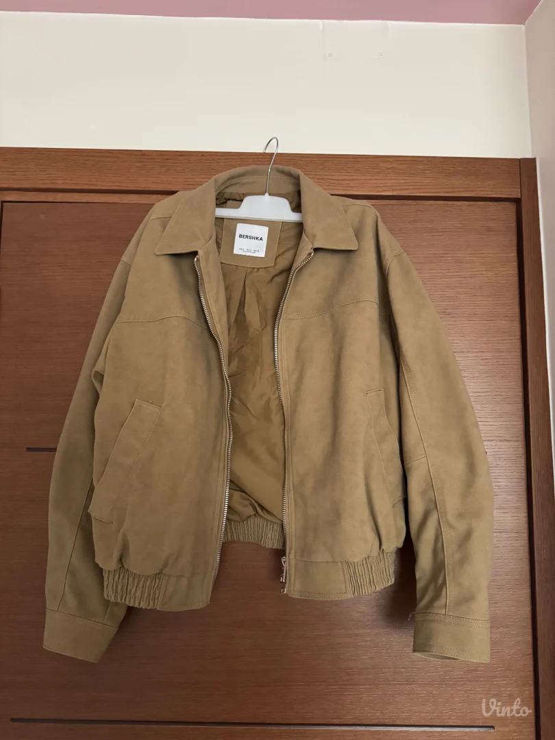 Bershka jakna od prevrnute kože