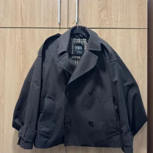 Zara trench kaput