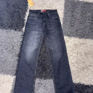Levis nove farmerke