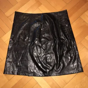 SHEIN crna mini suknja od eko koze