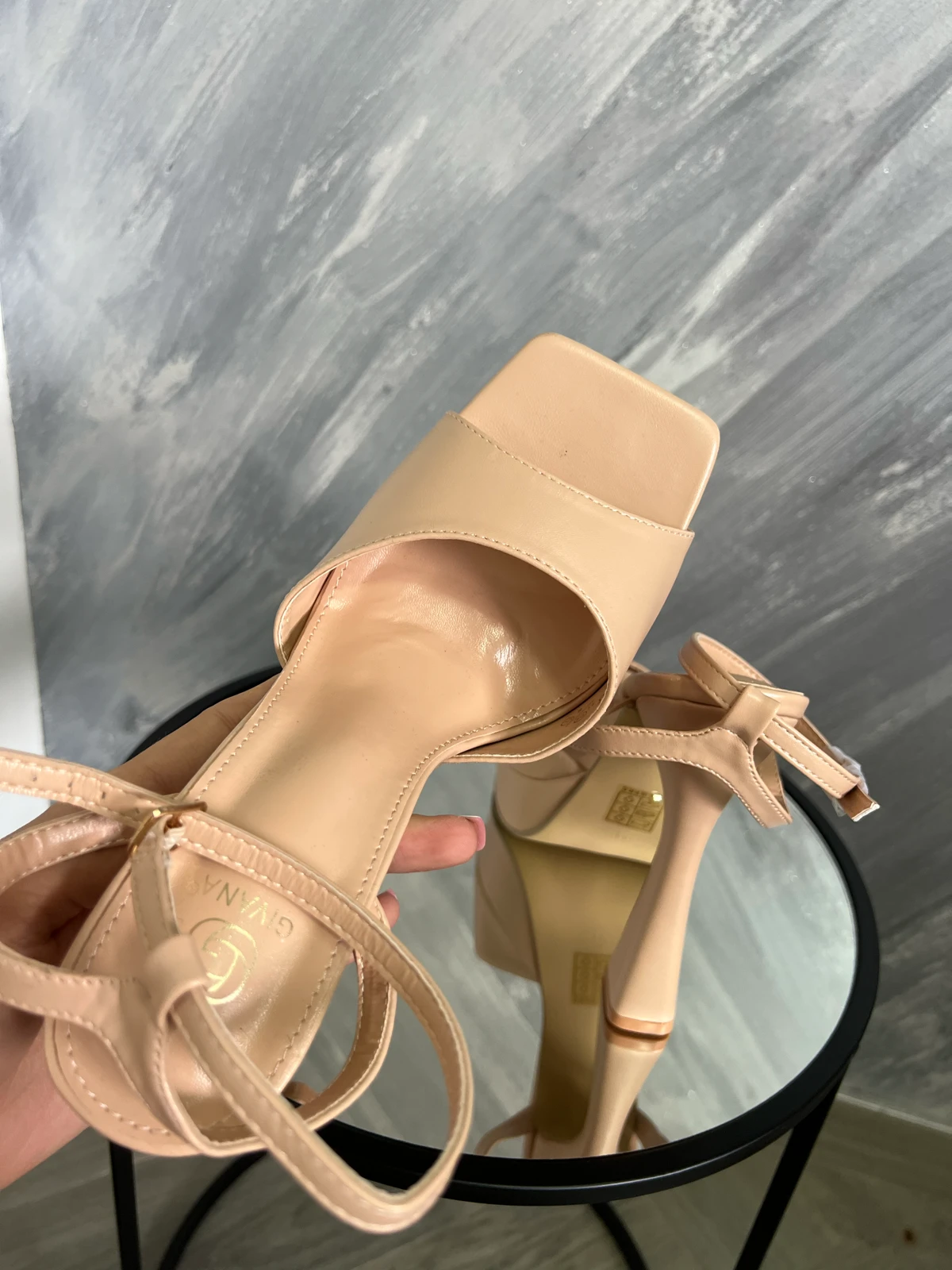 Nove stikle na platformu