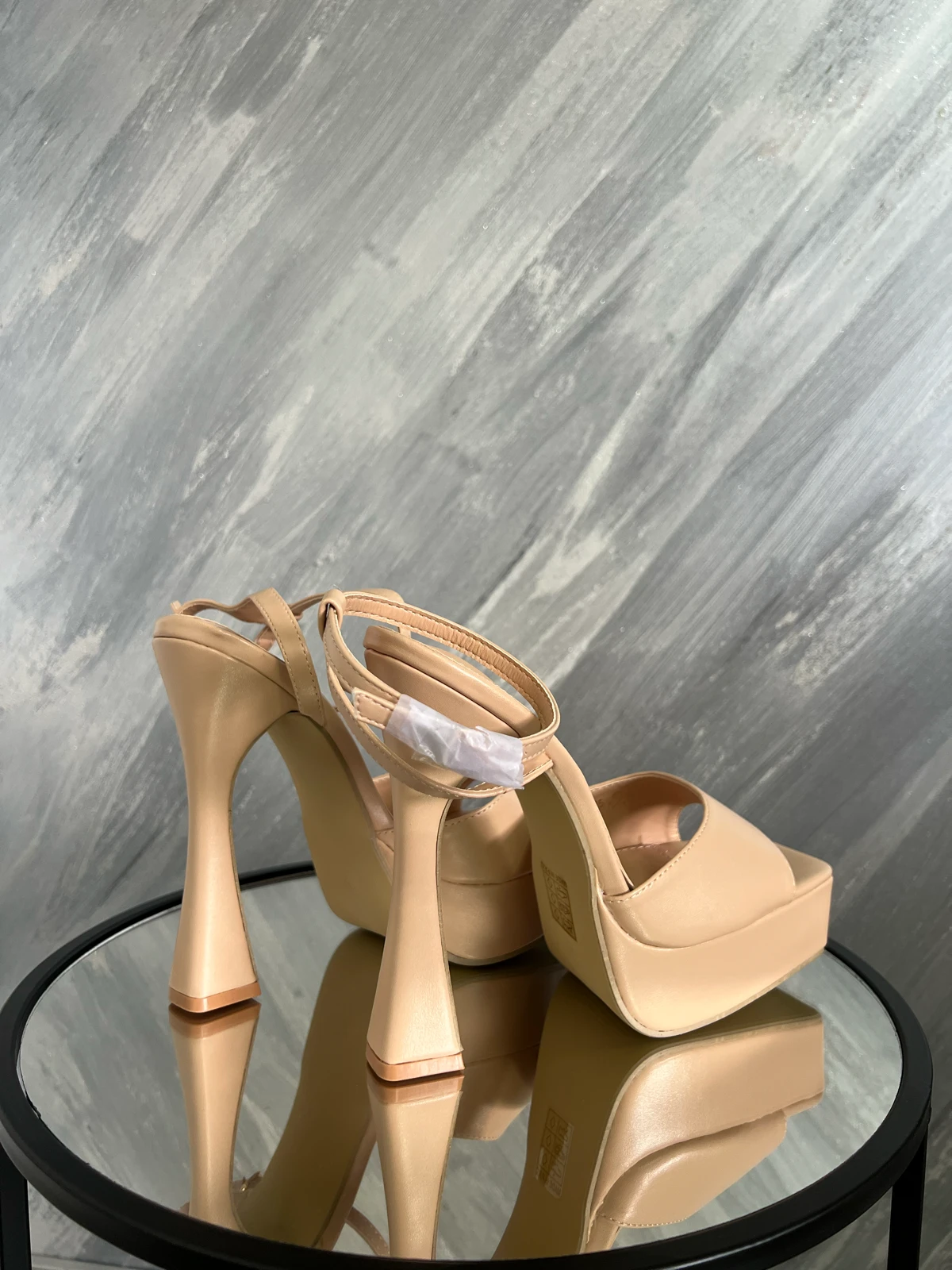 Nove stikle na platformu