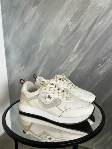 Tommy Hilfiger patike