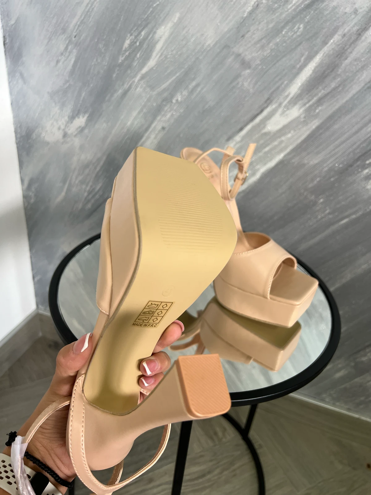 Nove stikle na platformu