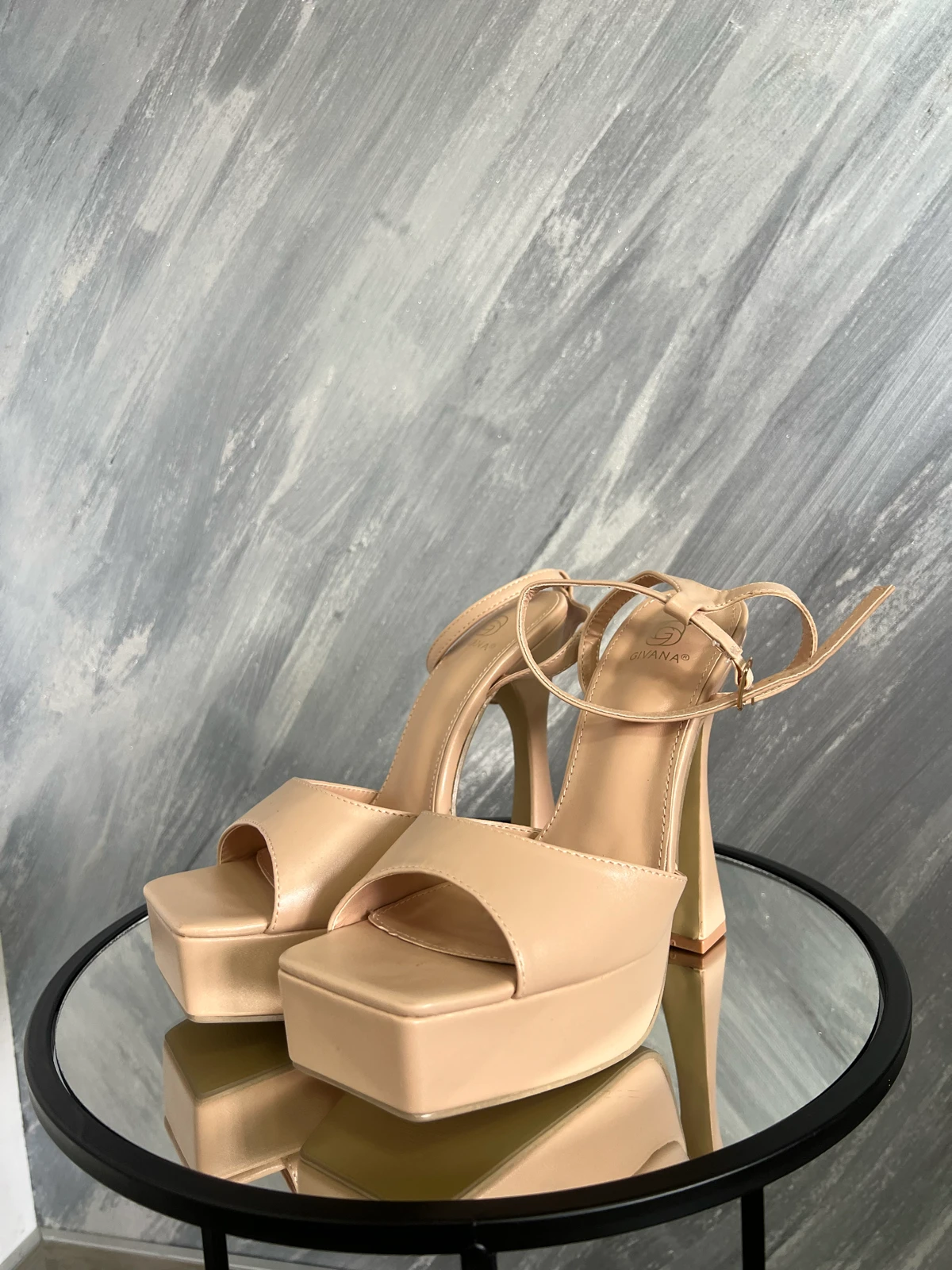 Nove stikle na platformu