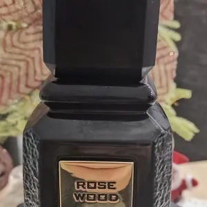 Ajmal Rose Wood Edp dekant 5ml/10ml