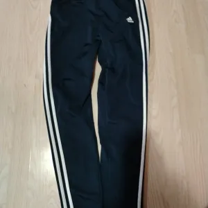 Adidas - decija trenerka donji deo 164cm