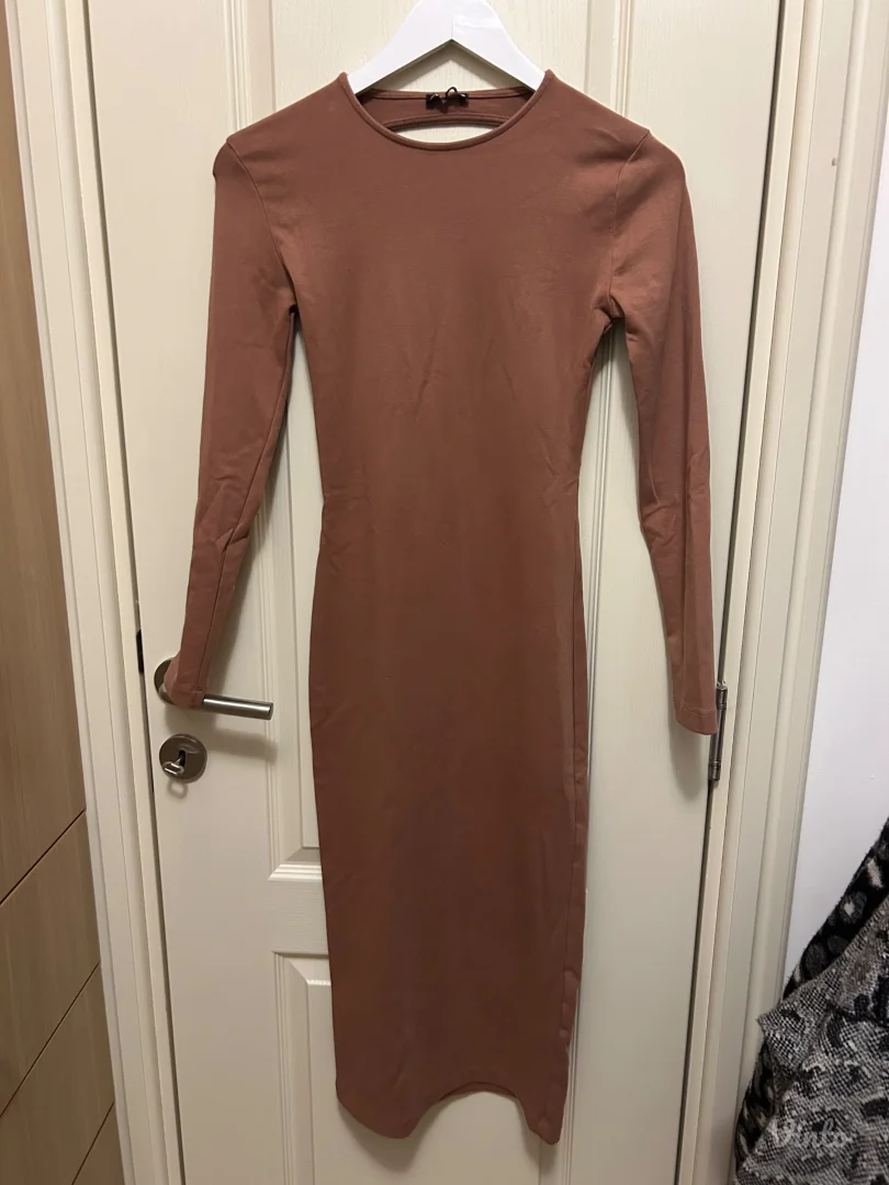 Zara haljina sa golim ledjima