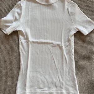 House-bela majica kratkih rukava