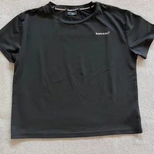 Bekin- crna sportska majica