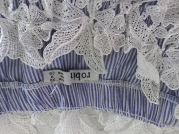 Plavo bela bluza sa cipkom