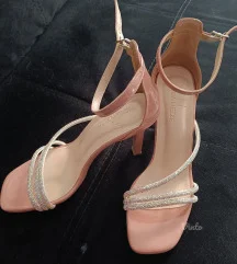 Sandale sa potpeticom