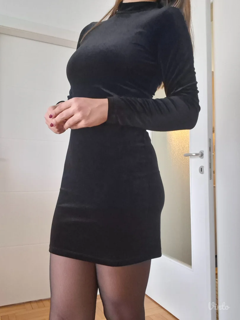 H&M mala crna haljina od somota