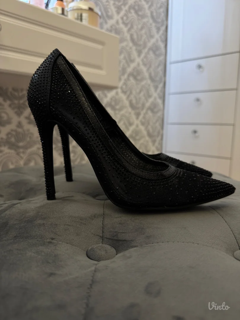 Elegantne crne salonke