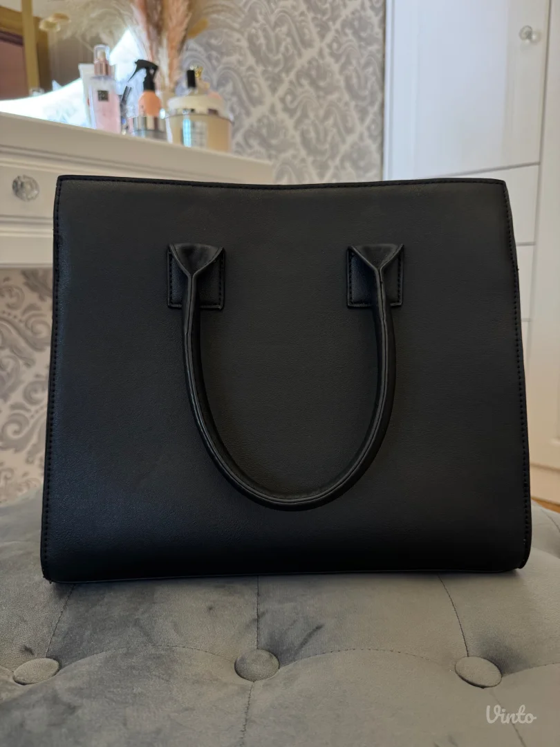 Crna klasična torba