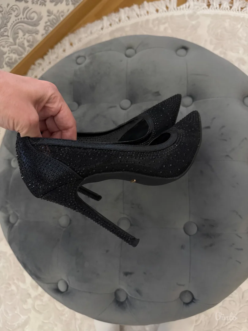 Elegantne crne salonke