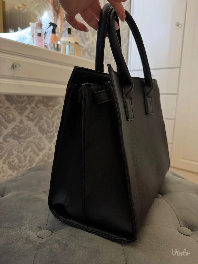 Crna klasična torba