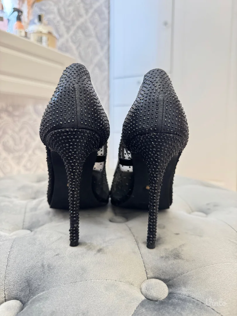 Elegantne crne salonke