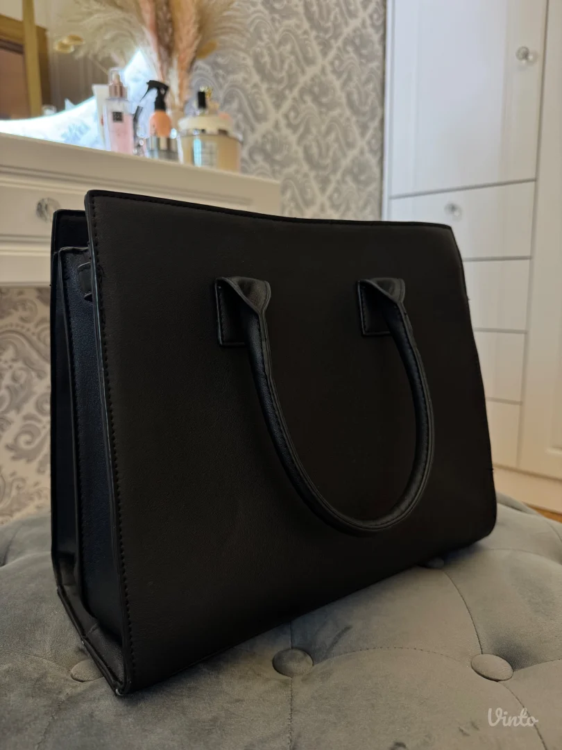 Crna klasična torba