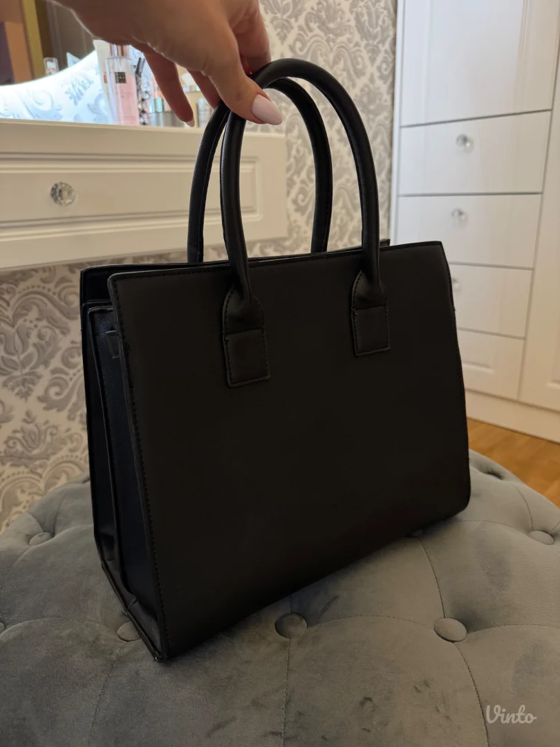 Crna klasična torba