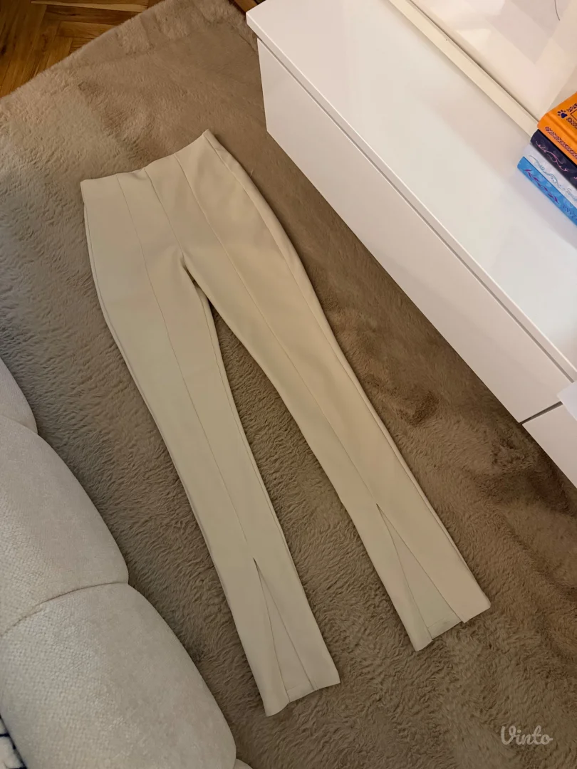 Zara pantalone/helanke sa prorezima