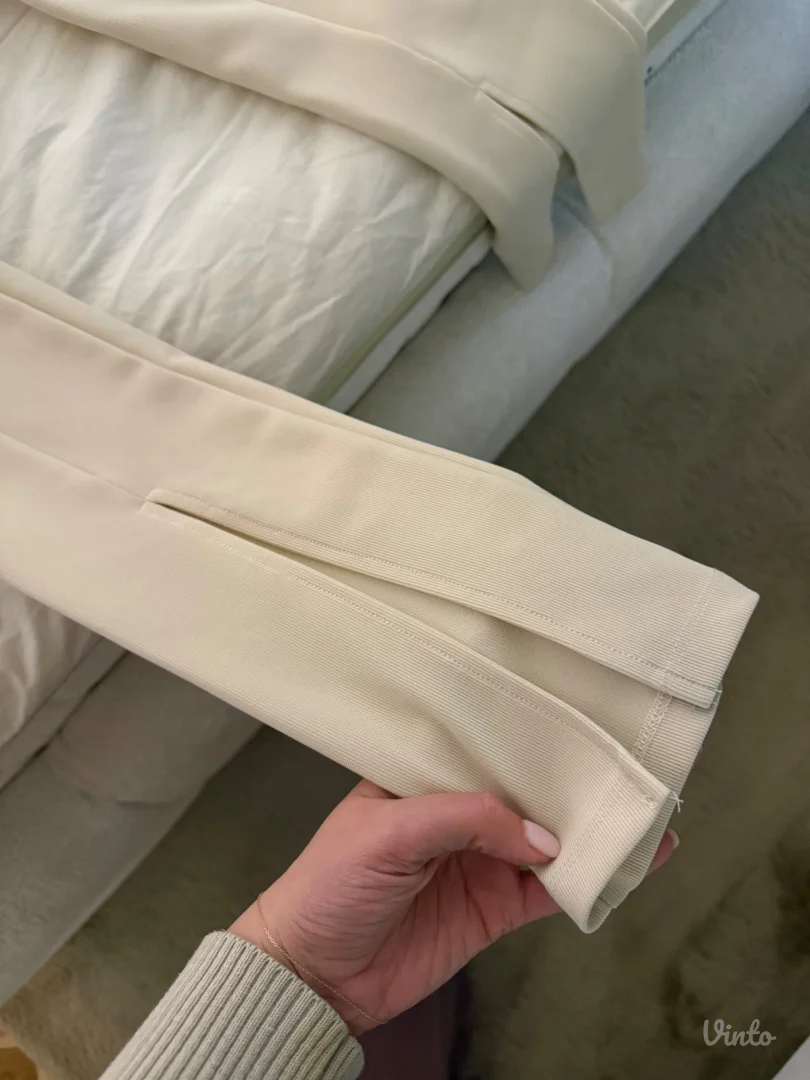 Zara pantalone/helanke sa prorezima