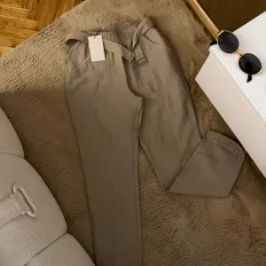 LUNA Nove letnje pantalone vel 36
