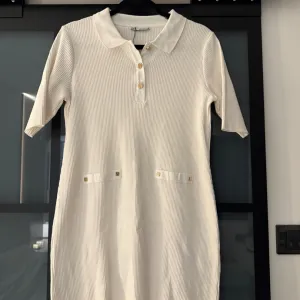 Zara Nova bela končana haljina, vel M